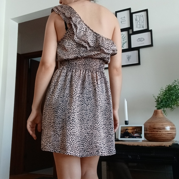 ⚡️SALE⚡️🌱Host Pick🌱Forever 21 Blush and Black One Shoulder Dress - Picture 4 of 8